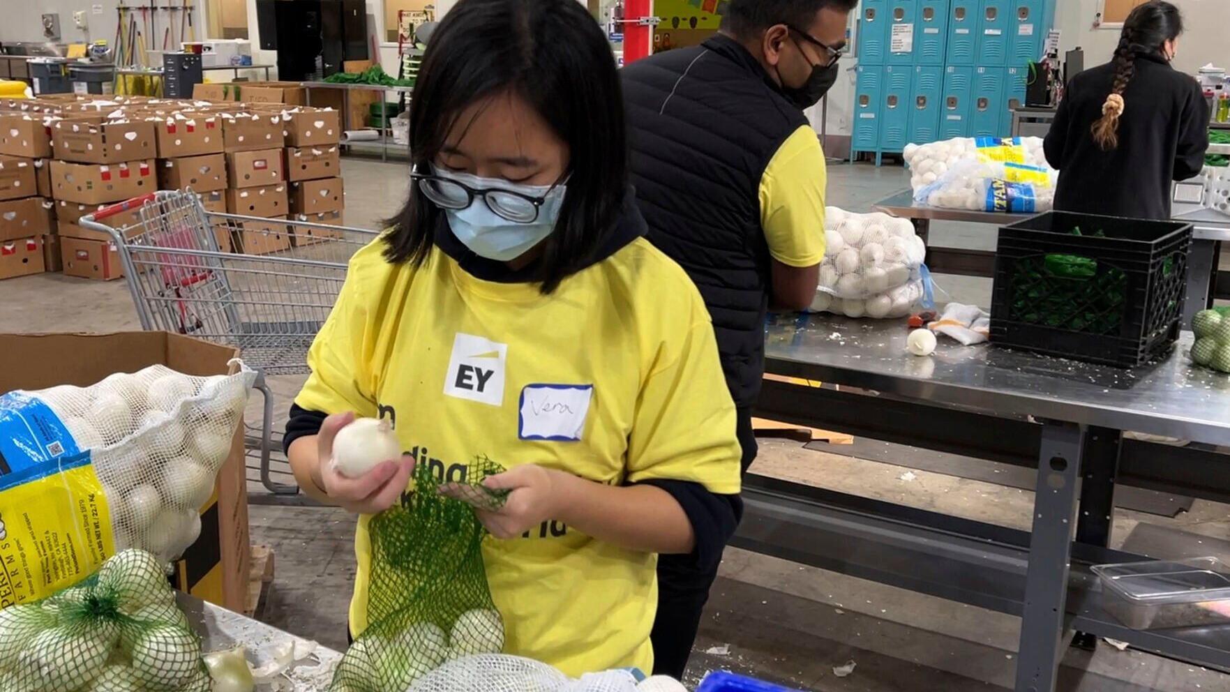 US food banks struggle to feed hungry amid surging prices